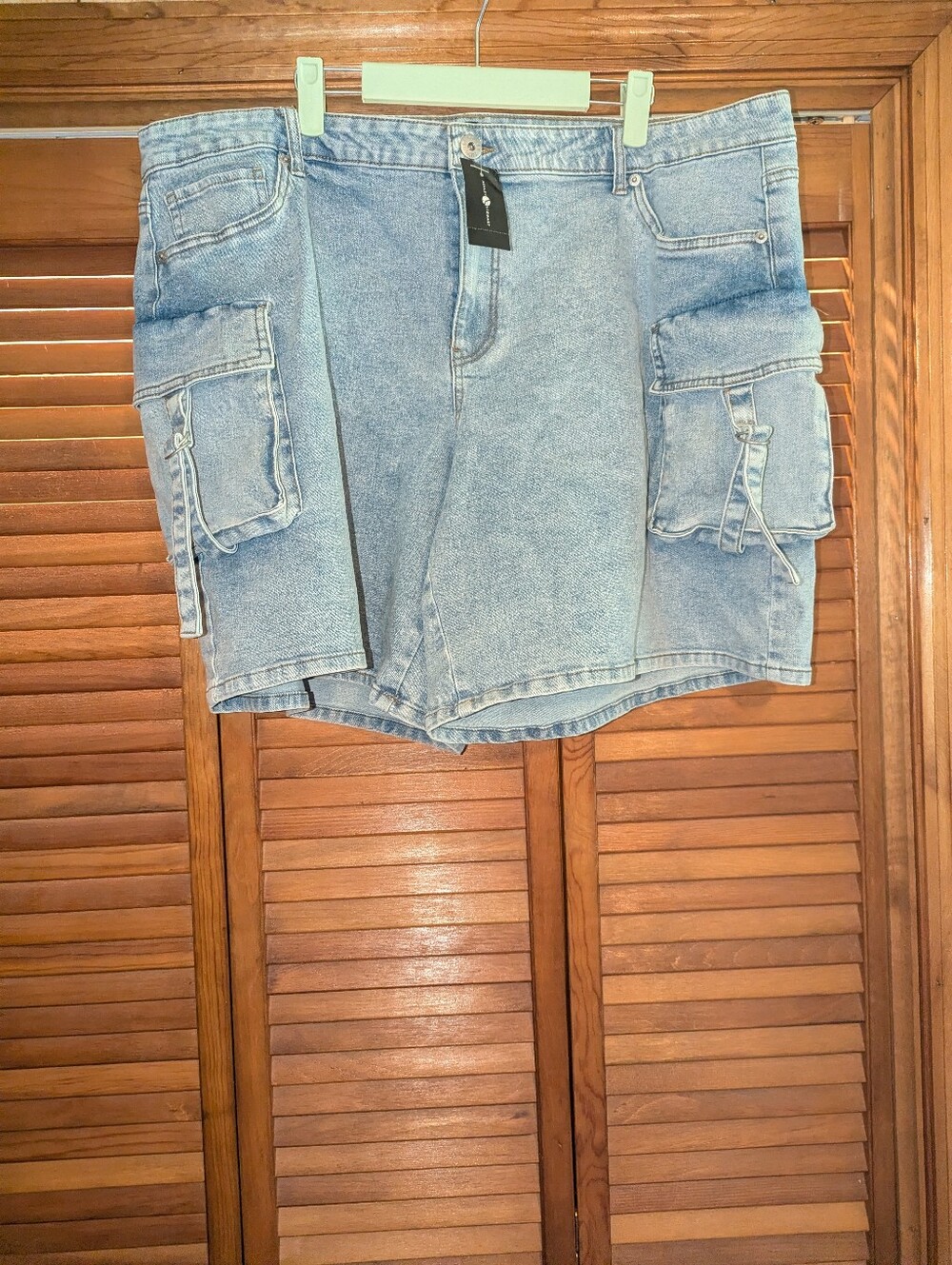 NWT Ashley Stewart Denim Shorts Cargo Pockets Size 24